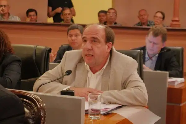 Reforma política: “No podemos aprobar una ley a medida del gobernador”