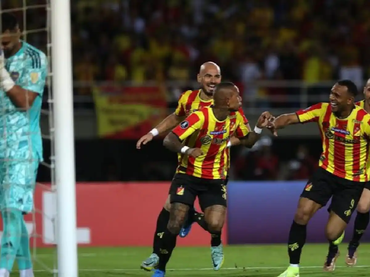 Boca se durmió y Deportivo Pereira se lo ganó: derrota en Colombia que achica el margen de la clasificación