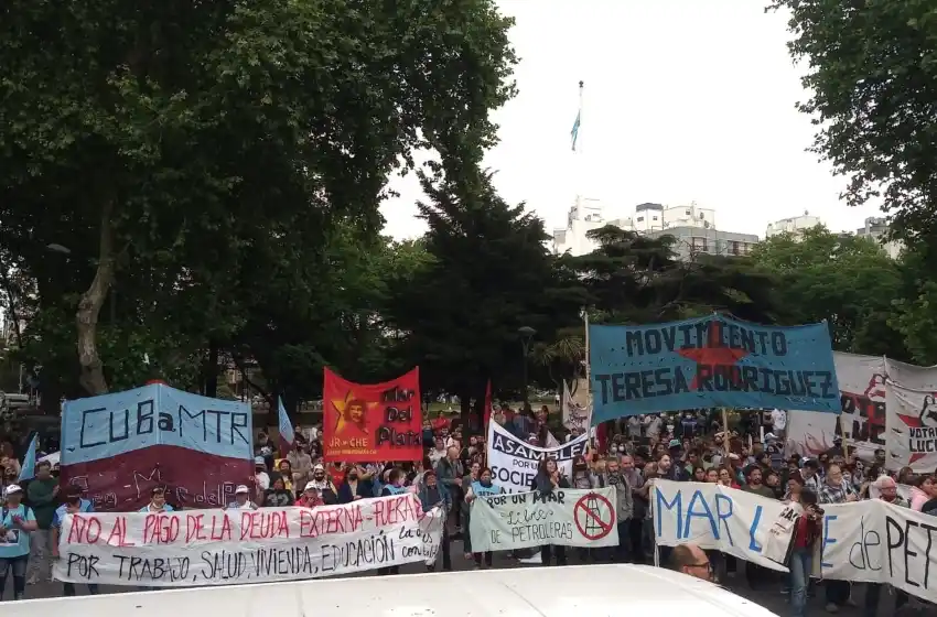 Corte en la avenida Luro: "No al acuerdo con el FMI y el pago de la deuda"