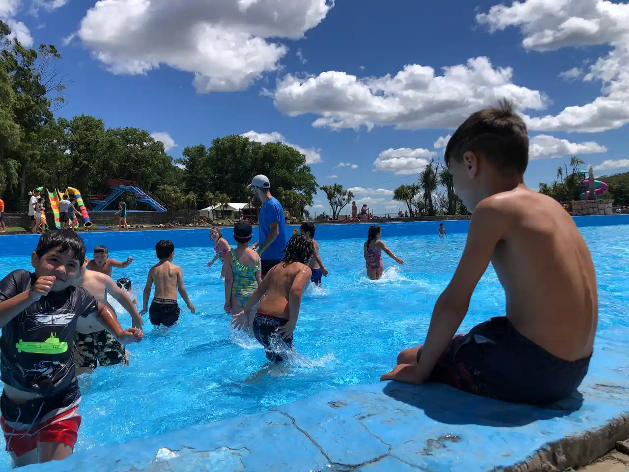Empezó la Colonia Municipal: 1500 inscriptos, iniciación a la natación y mucho deporte