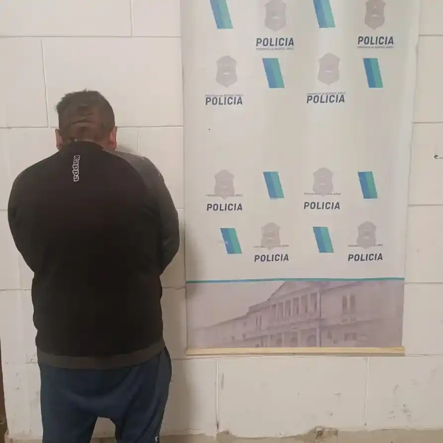 Lo aprehendieron por incumplir una restricción de acercamiento hacia su expareja