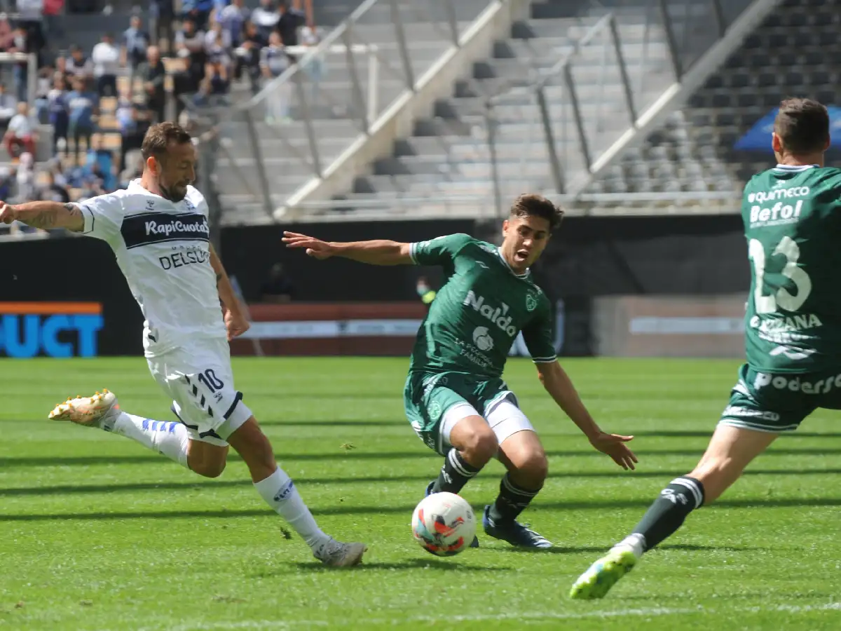 Sarmiento se llevó un buen triunfo de La Plata 