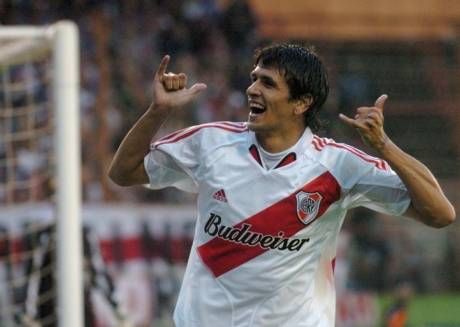 La vuelta de los grandes: Lucho González, a un paso de River