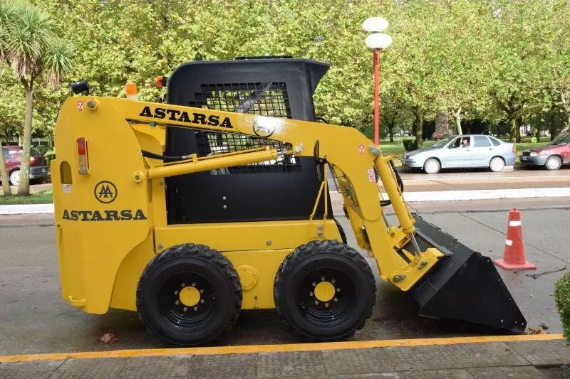 Incorporación de una pala cargadora para el balneario