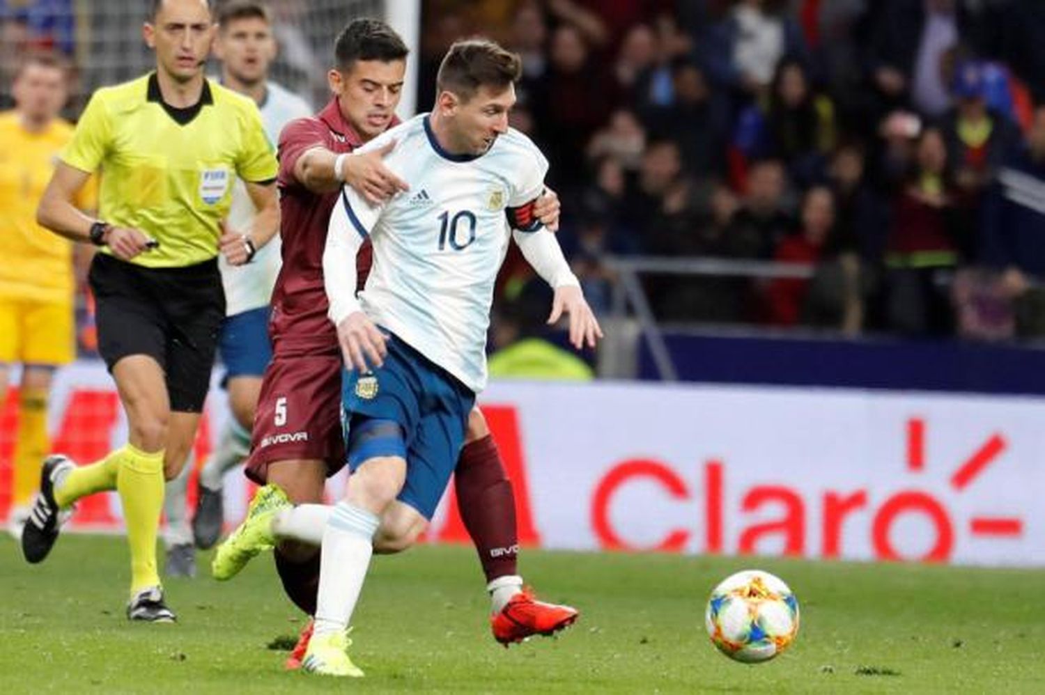 Messi cantó "Volver con la frente marchita"
