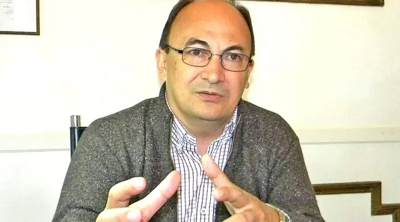 Salomón sostuvo que hay municipios que no tienen recursos para afrontar el pago del bono.