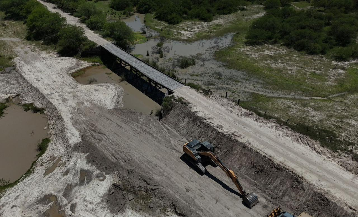 La construcción del puente de hormigón y sus tres aliviadores del mismo material sobre el Arroyo El Rey, entre Moussy y La Sarita, la llevará adelante la empresa Rinaudo CIA Constructora S.R.L.