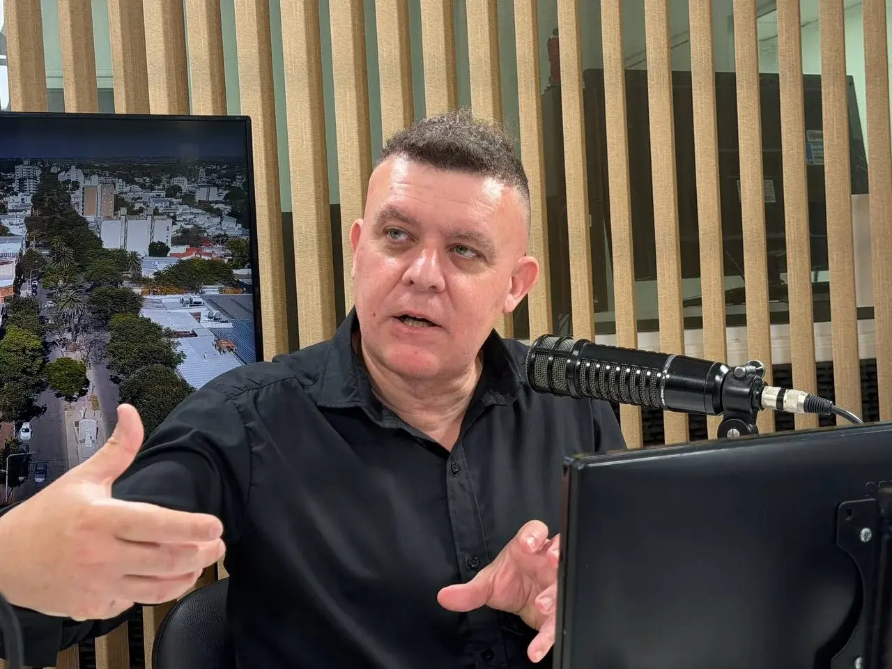 “Tenemos que bajar los impuestos, no subirlos”: Dellasanta cuestionó la política tributaria municipal