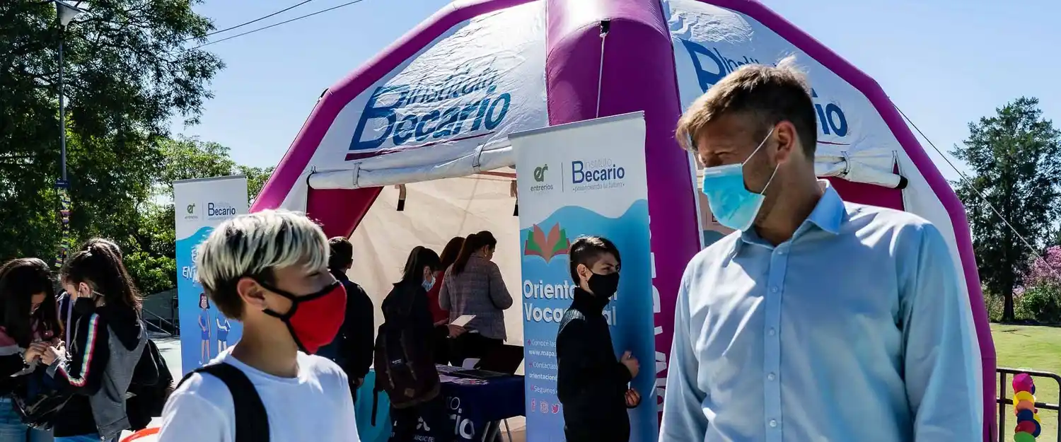 Este año el Becario recibió 8000 becas mas que el año anterior