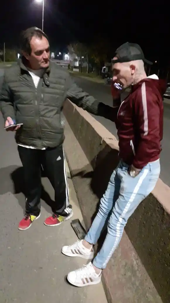 La reacción del cantante de Ke Personajes luego de chochar contra un camión