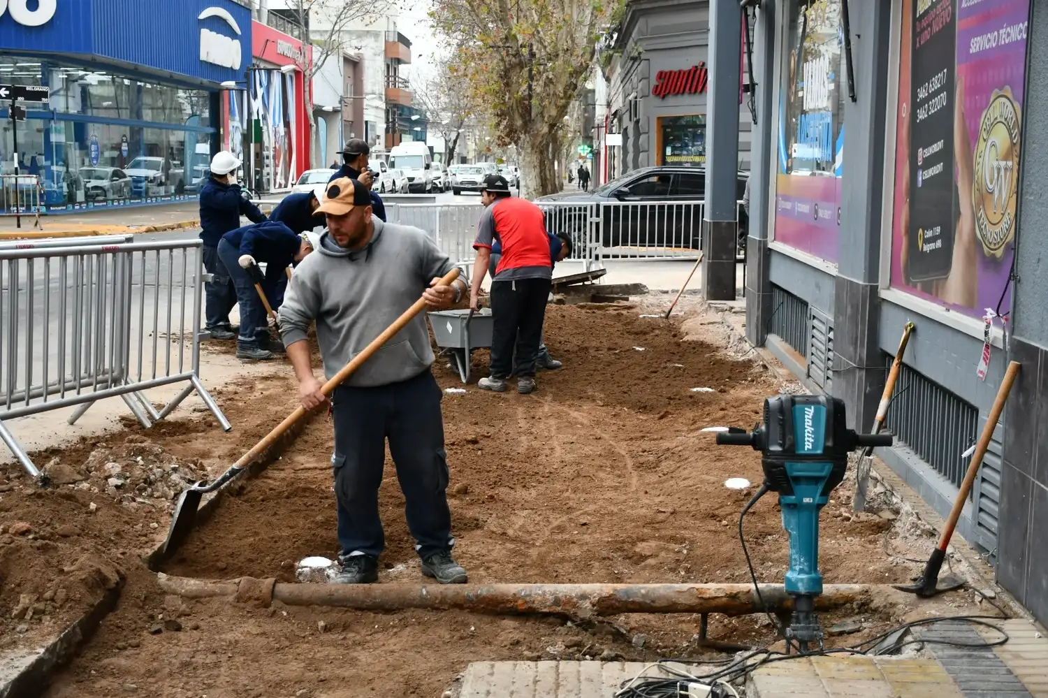 Comienzo de los trabajos en las veredas de la calle Belgrano. Foto: MVT