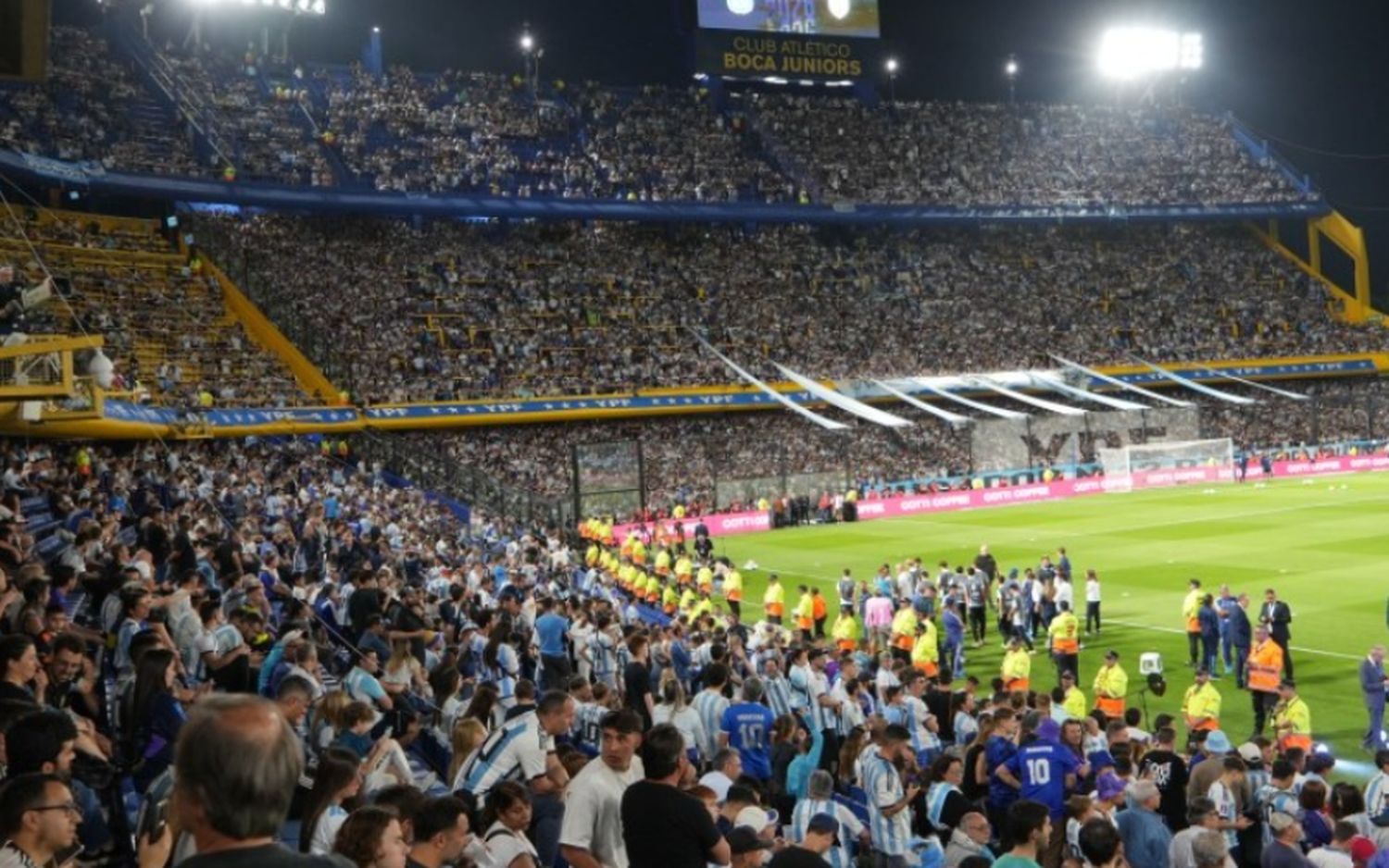 Levantaron la clausura de La Bombonera por un supuesto “exceso de aforo” durante el partido entre Argentina y Uruguay