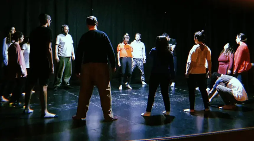 Taller de teatro presenta “La inquietante extrañeza”