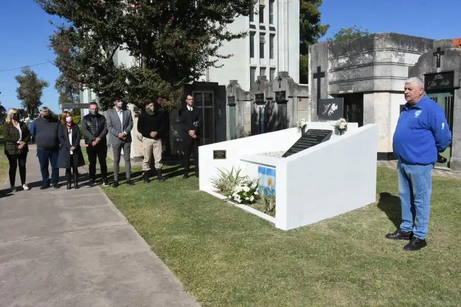 Fue inaugurado un cenotafio en memoria de los caídos en Malvinas