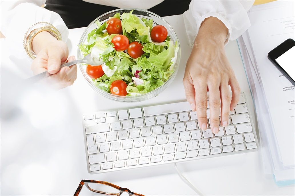 Cómo comer bien cuando estás trabajando