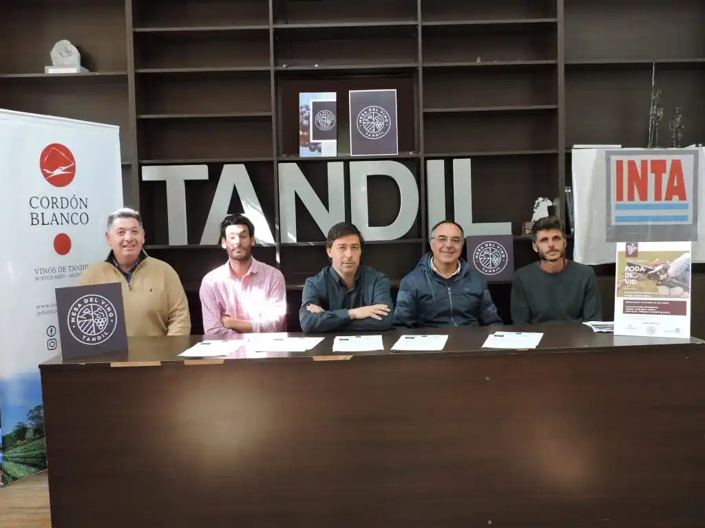 La Mesa del Vino local lanzó una capacitación en Poda de Vid