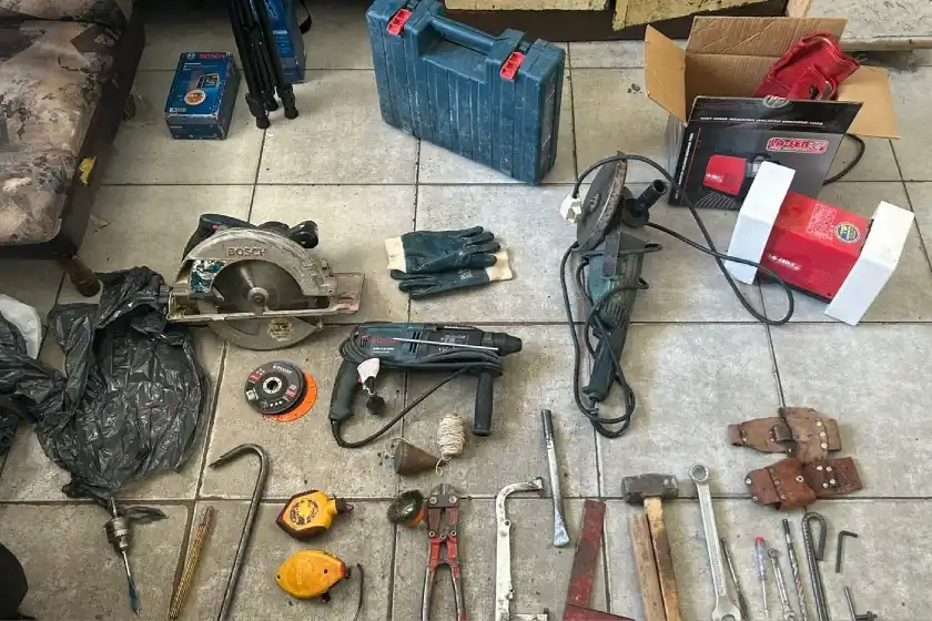 Saquearon una obra en construcción en el centro y fueron detenidos.