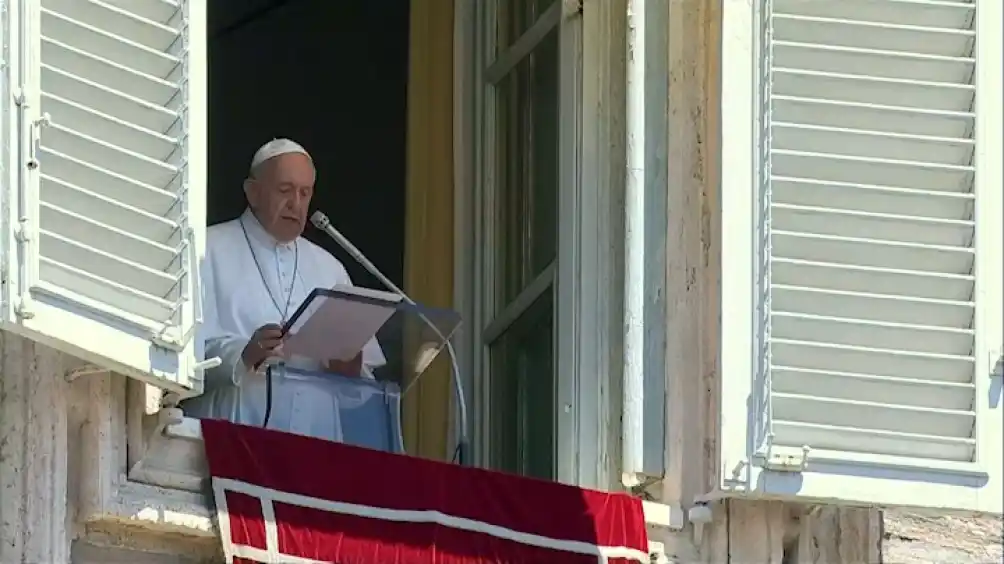El papa Francisco pidió “no abandonar a los ancianos” durante la ola de calor