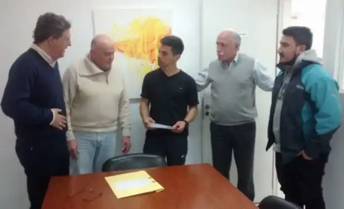La Defensoría del Pueblo distinguió al hombre que salvó la vida de una mujer que cayó al mar
