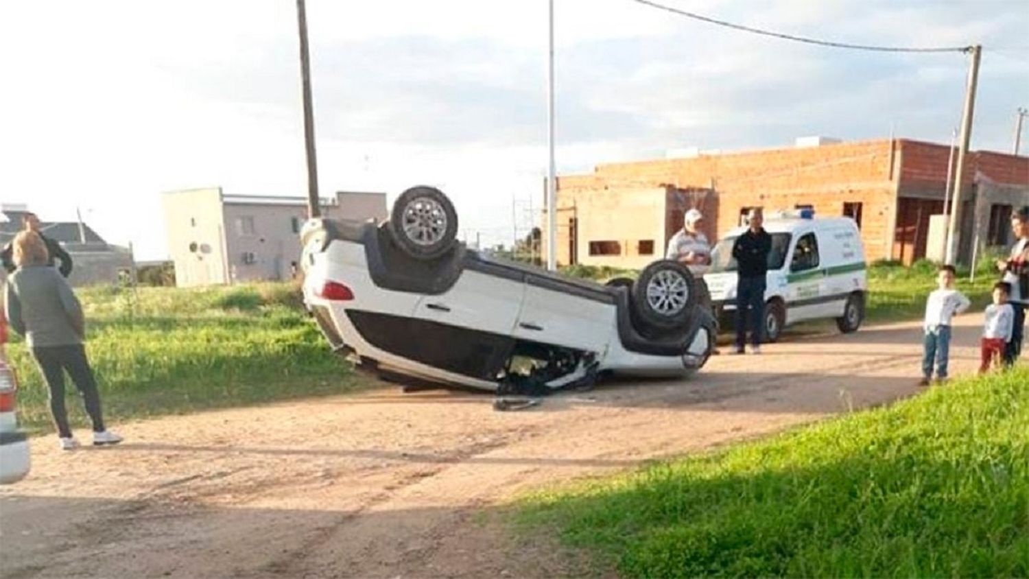 Un automóvil volcó en Libertador San Martín