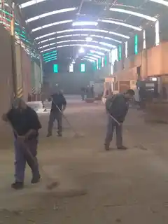 Operarios de TandilCeram ingresaron a la fábrica y recuperaron sus puestos de trabajo