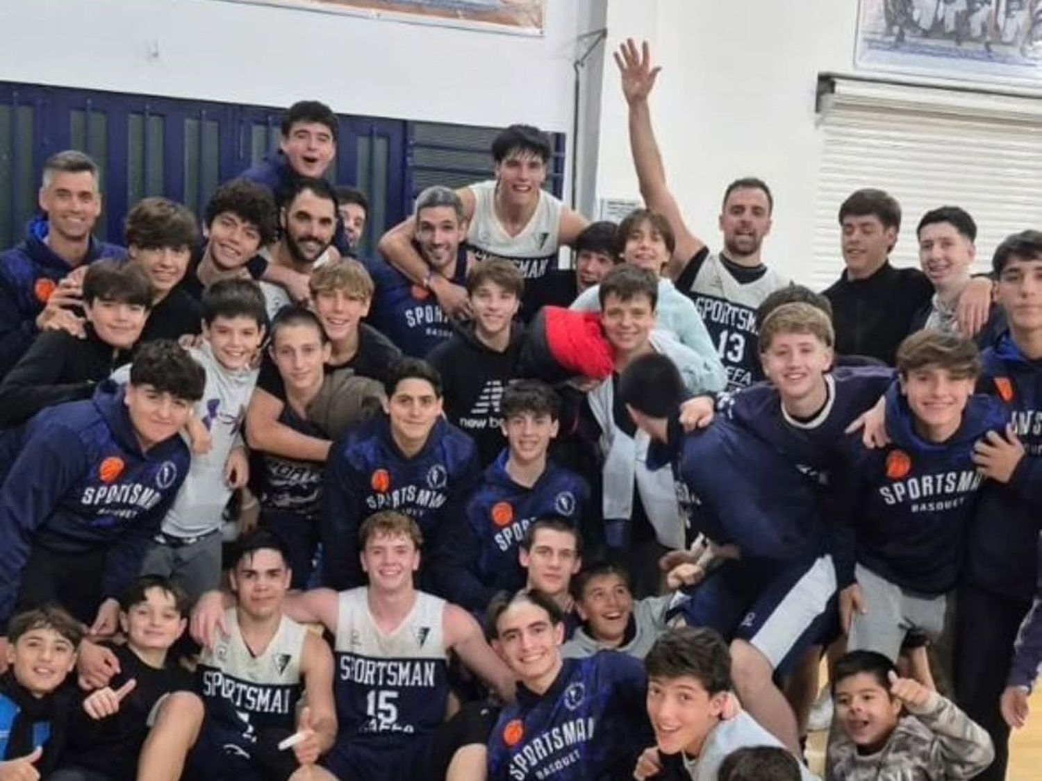 El Tren Blanco se quedó con un duro partido ante Atenas y sigue siendo escolta de Olimpia.