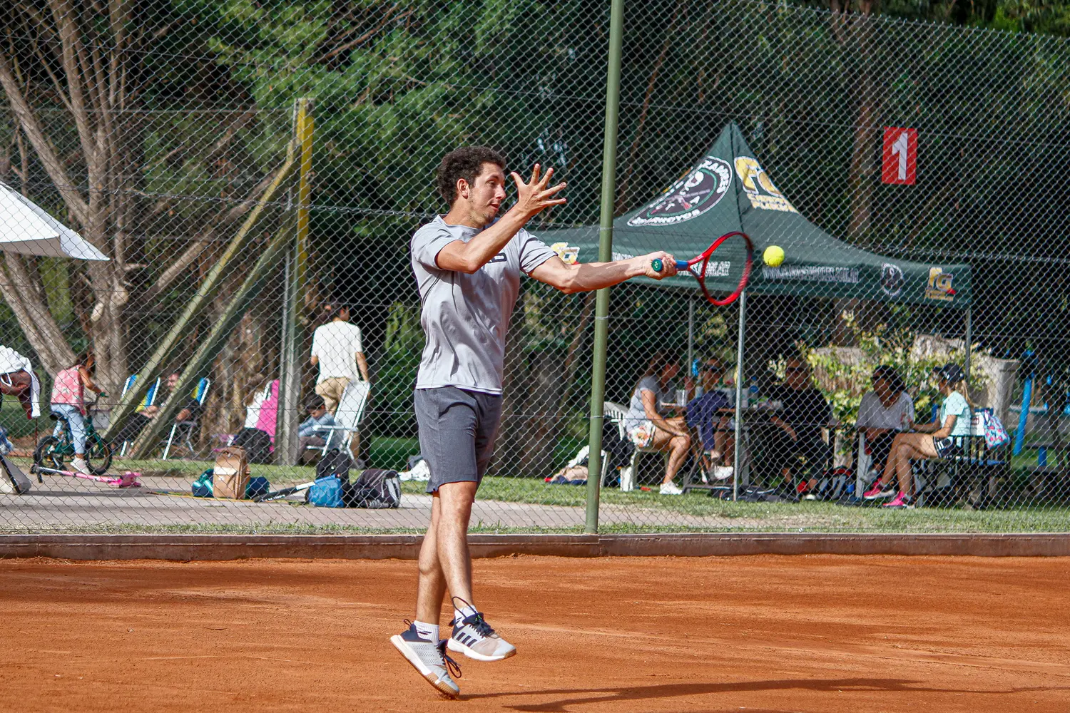 Tenis de fin de semana con la Copa Club Toyota del Club Cazadores