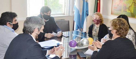 Se definió una agenda de  trabajo y obras para el   barrio Golf Club