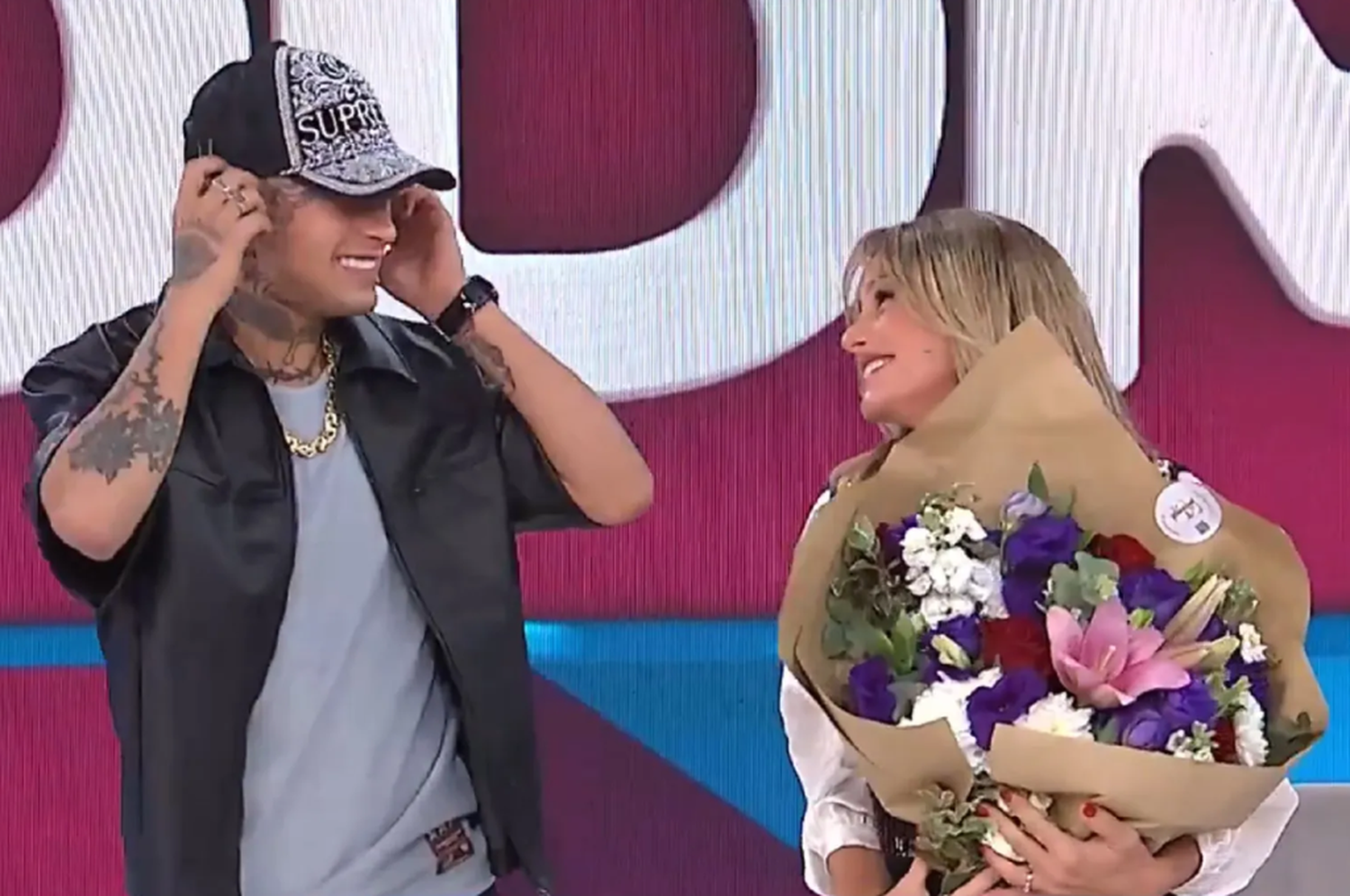 L-Gante fue al programa de Mariana Fabbiani con flores y le pidió perdón en vivo
