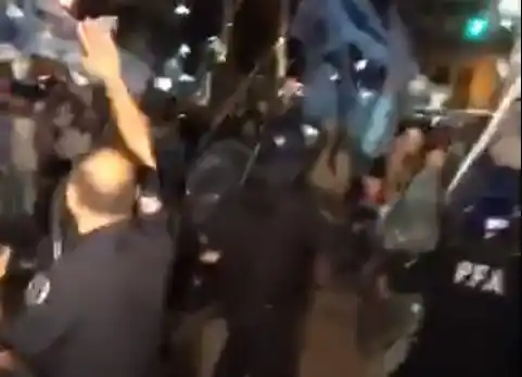 Video: Así fueron los incidentes con La Cámpora en el búnker del FPV