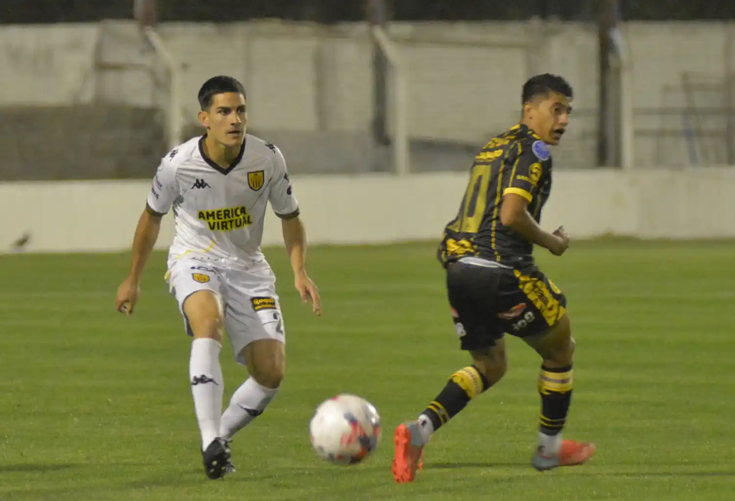Mateo Palmieri, defensor de Santamarina.