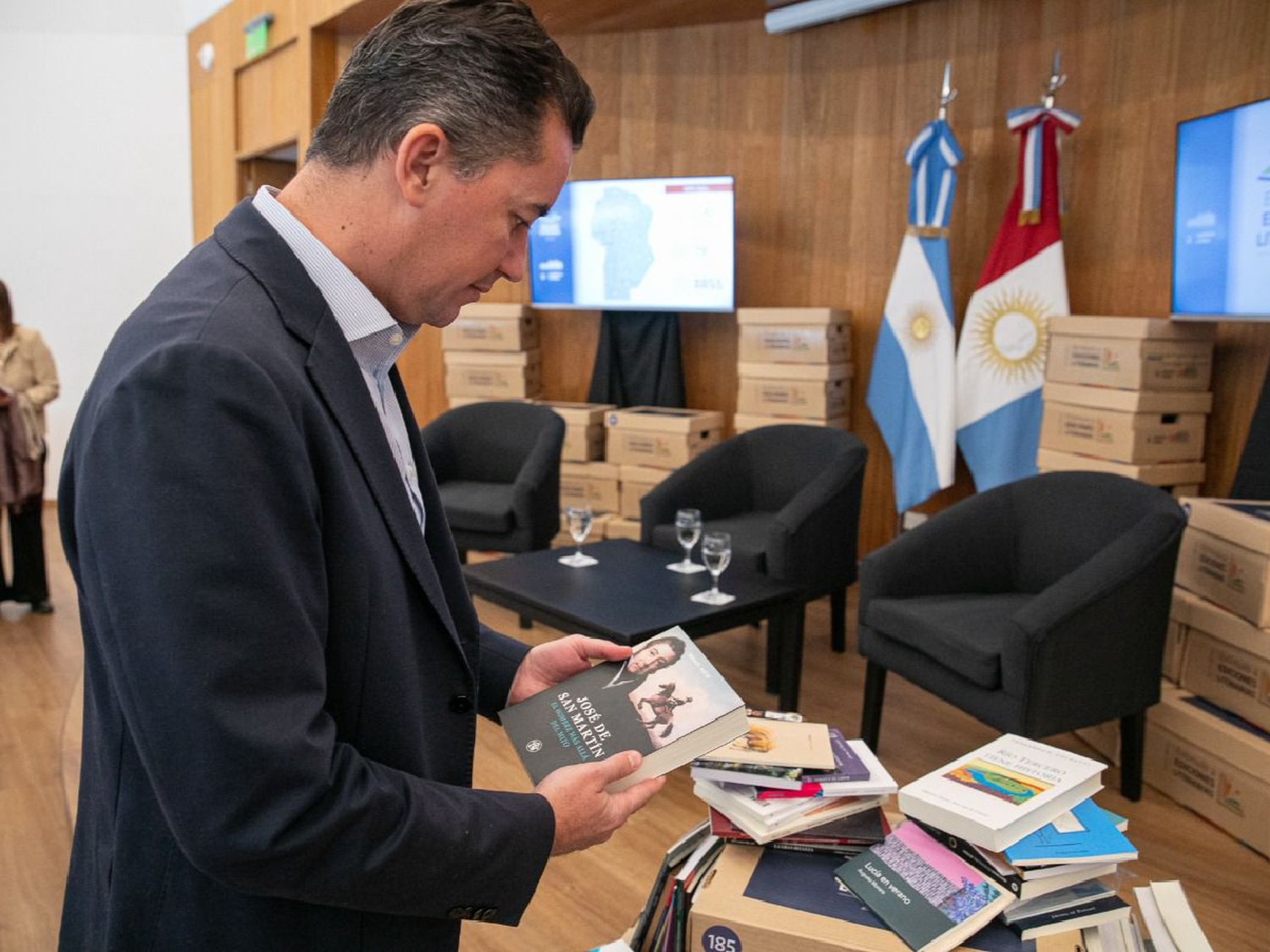 Calvo: “El programa Ediciones Literarias entregó más de 8 mil libros a instituciones de bien público”