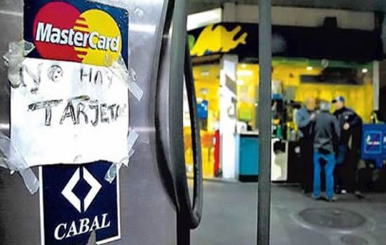 Tras la devaluación, estaciones de servicios analizan suspender la venta con tarjetas de crédito