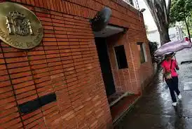 CONSECUENCIAS DE LA FUGA: Sindicato exige proteger a personal de la embajada de España en Venezuela