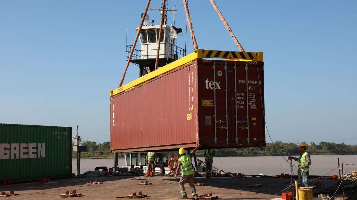 Se realizan nuevos embarques de contenedores en el Puerto de Santa Fe