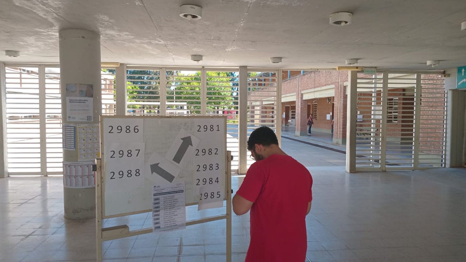 Escuela Superior de Comercio de Reconquista, en horas de la siesta.