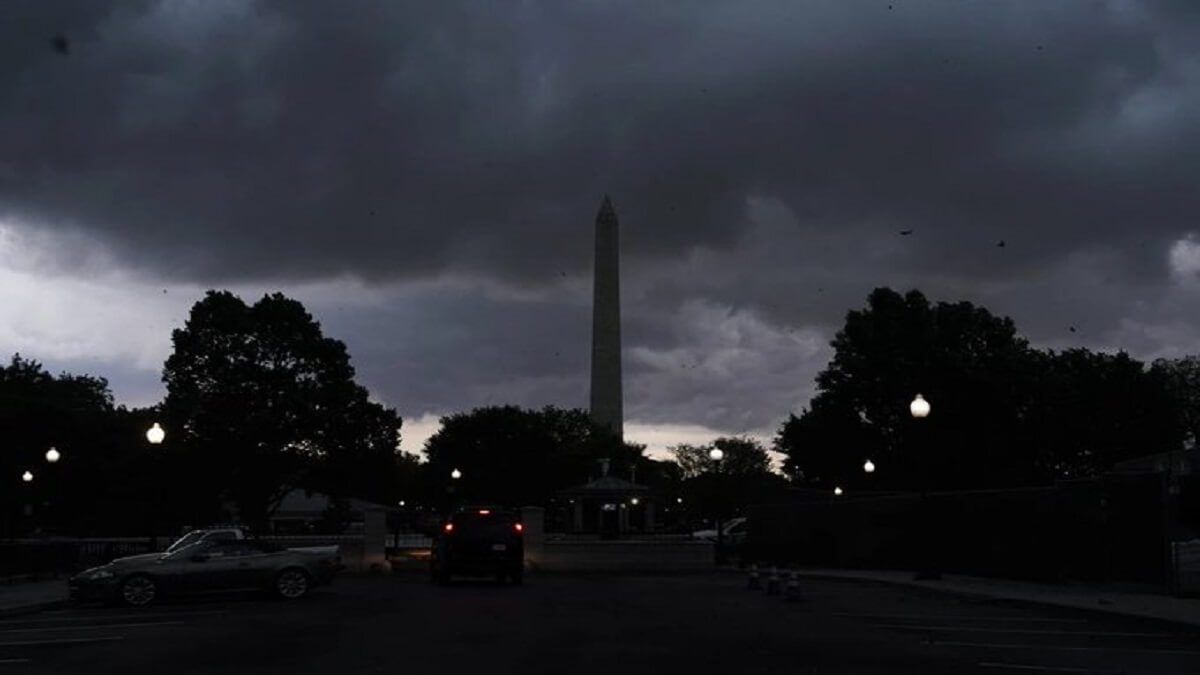 TORMENTAS EN EL ESTE DE EE.UU. dejan muertos y miles de personas sin electricidad
