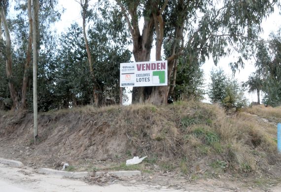 Tras el desalojo masivo, un cartel de venta dejó al desnudo la ausencia de una política urbanística