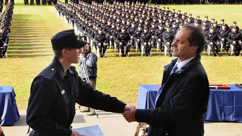 Seguridad: Scioli encabezará el egreso de 10 mil policías