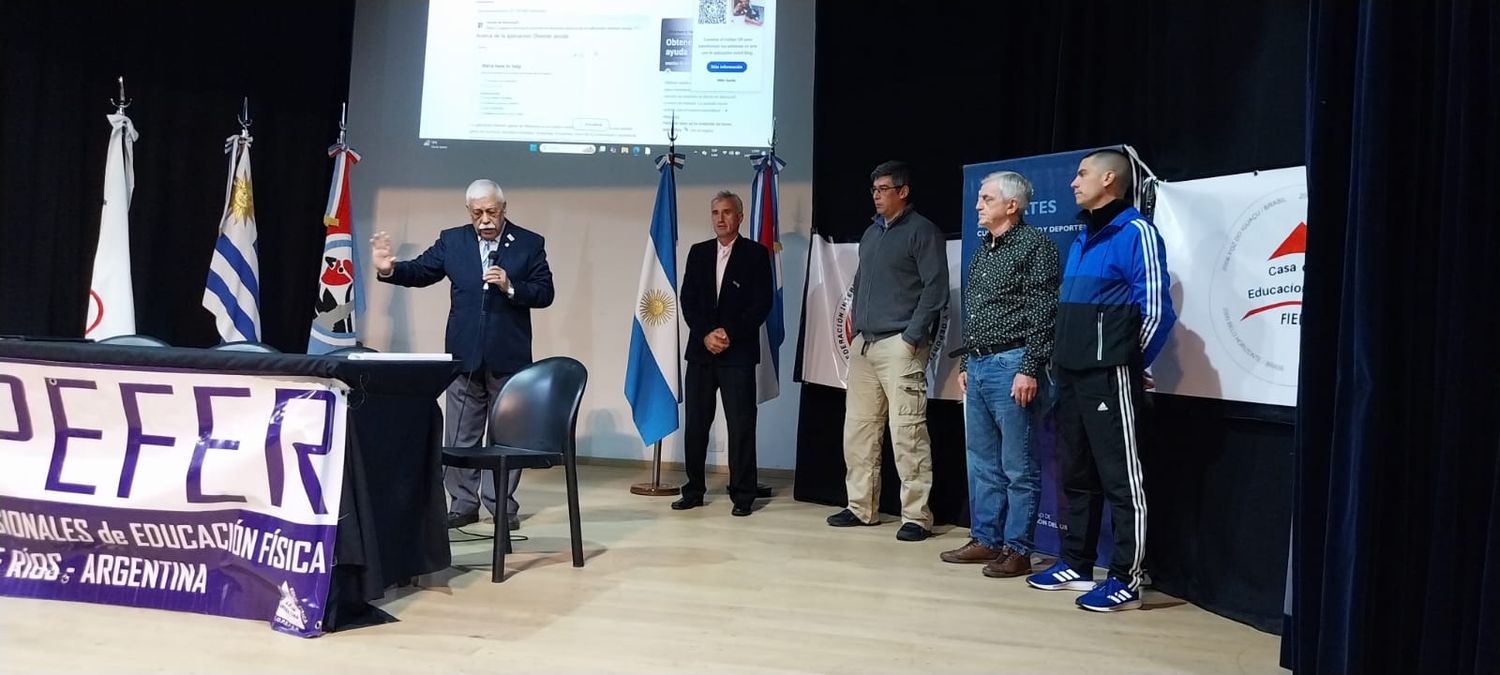 Prof. Lic. Casiano Carballo en el Congreso