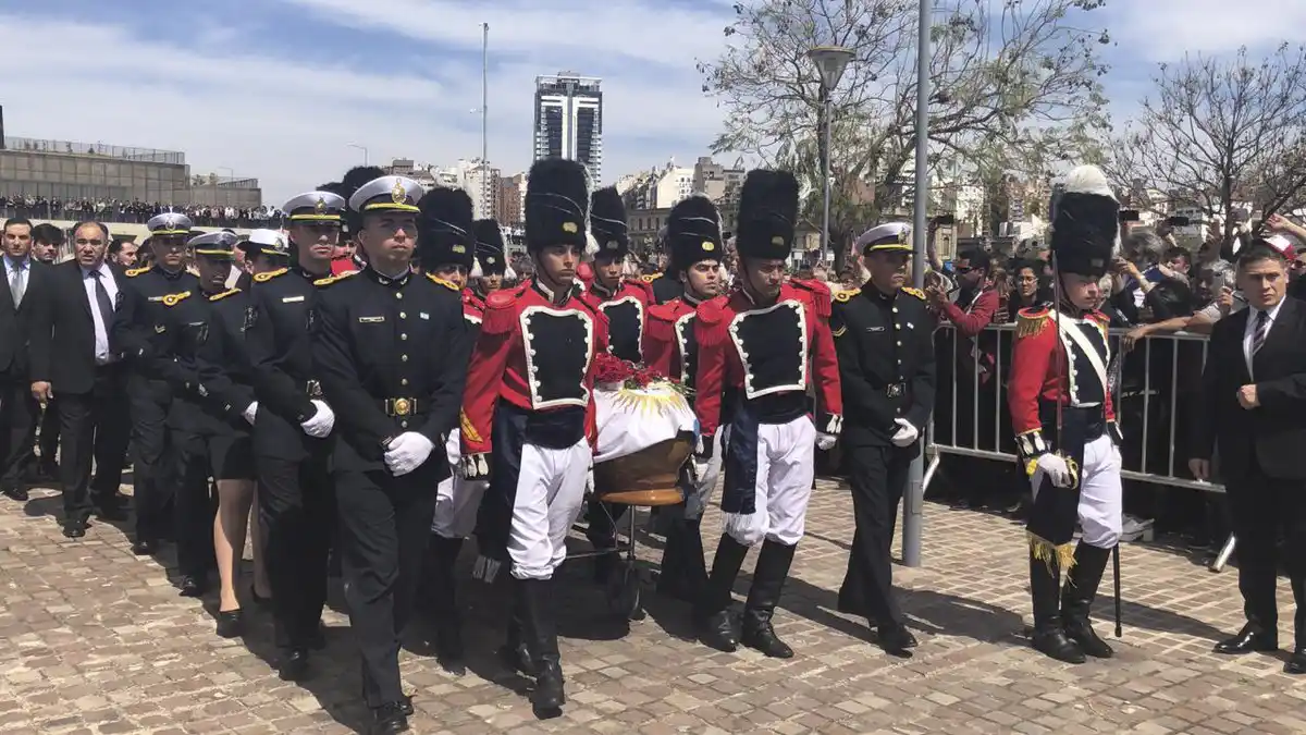 Una multitud rindió su último tributo a José Manuel De la Sota