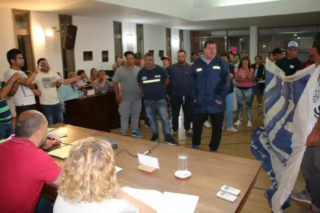 Tensión en Baradero: Cartoneros no dejaban salir a concejales del Concejo Deliberante