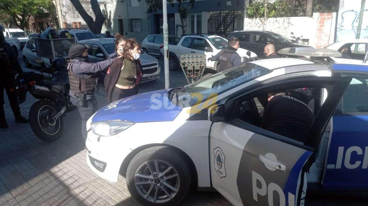De no creer: una docente dejó a su bebé encerrado en el auto