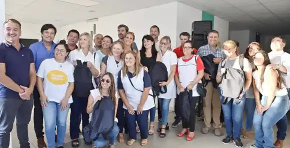 Entrega de kits escolares para niños y niñas de las escuelas públicas de barrios populares