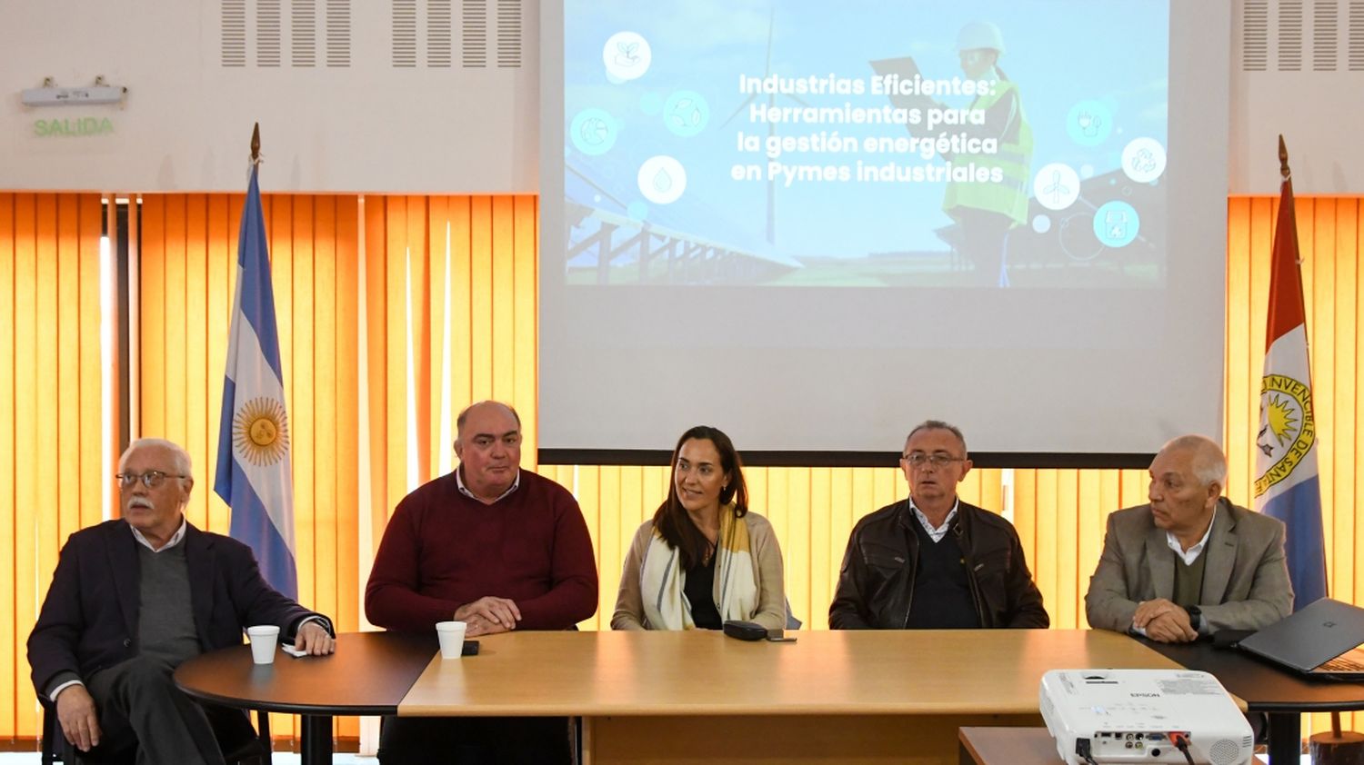 La presentación estuvo a cargo de Gonnet, Costamagna, y del presidente de Fisfe, Javier Martín.