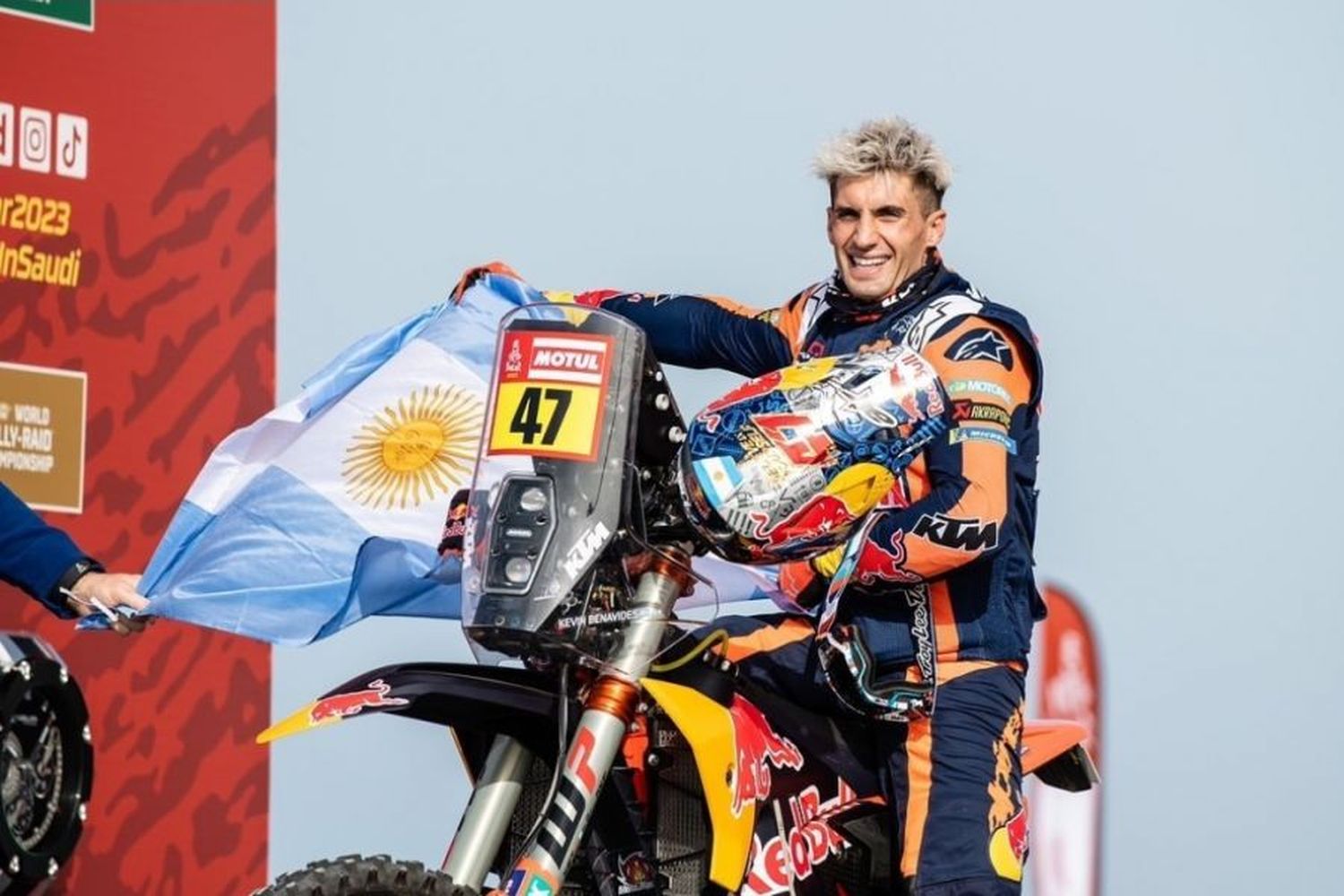 Kevin Benavides, bicampeón y defensor del título en motos, en la máxima esperanza argentina esta edición.