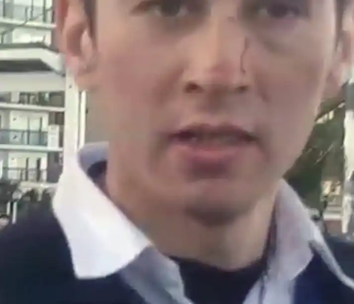 Policías locales fueron agredidos y robados en numerosa pelea céntrica