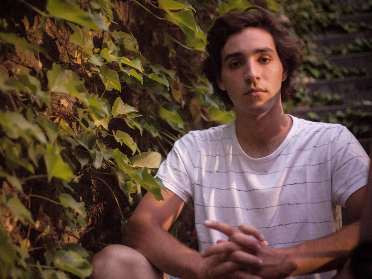Denunció a su papá por abuso, hizo que fuera preso y ahora dice que era mentira