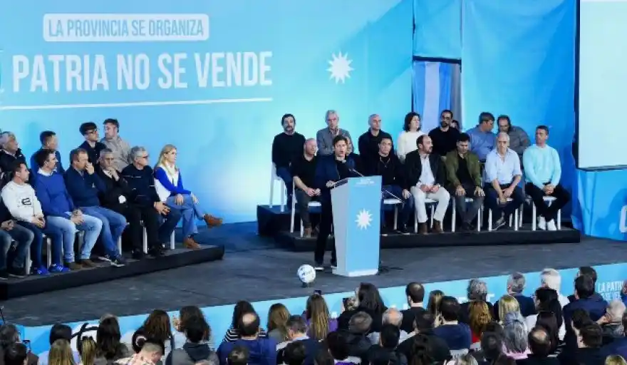 "Los únicos privilegiados de Milei son los bancos de inversión, los millonarios evasores y las grandes transnacionales", sostuvo el gobernador.