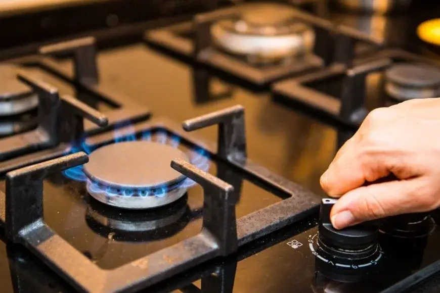 Tarifas de luz y gas: el Gobierno proyecta que los usuarios cubran más del 88% del costo energético en 2027